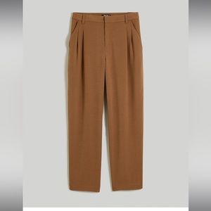 Madewell Pleated Tapered-Leg Pants in Easygoing Crepe in Light Roast